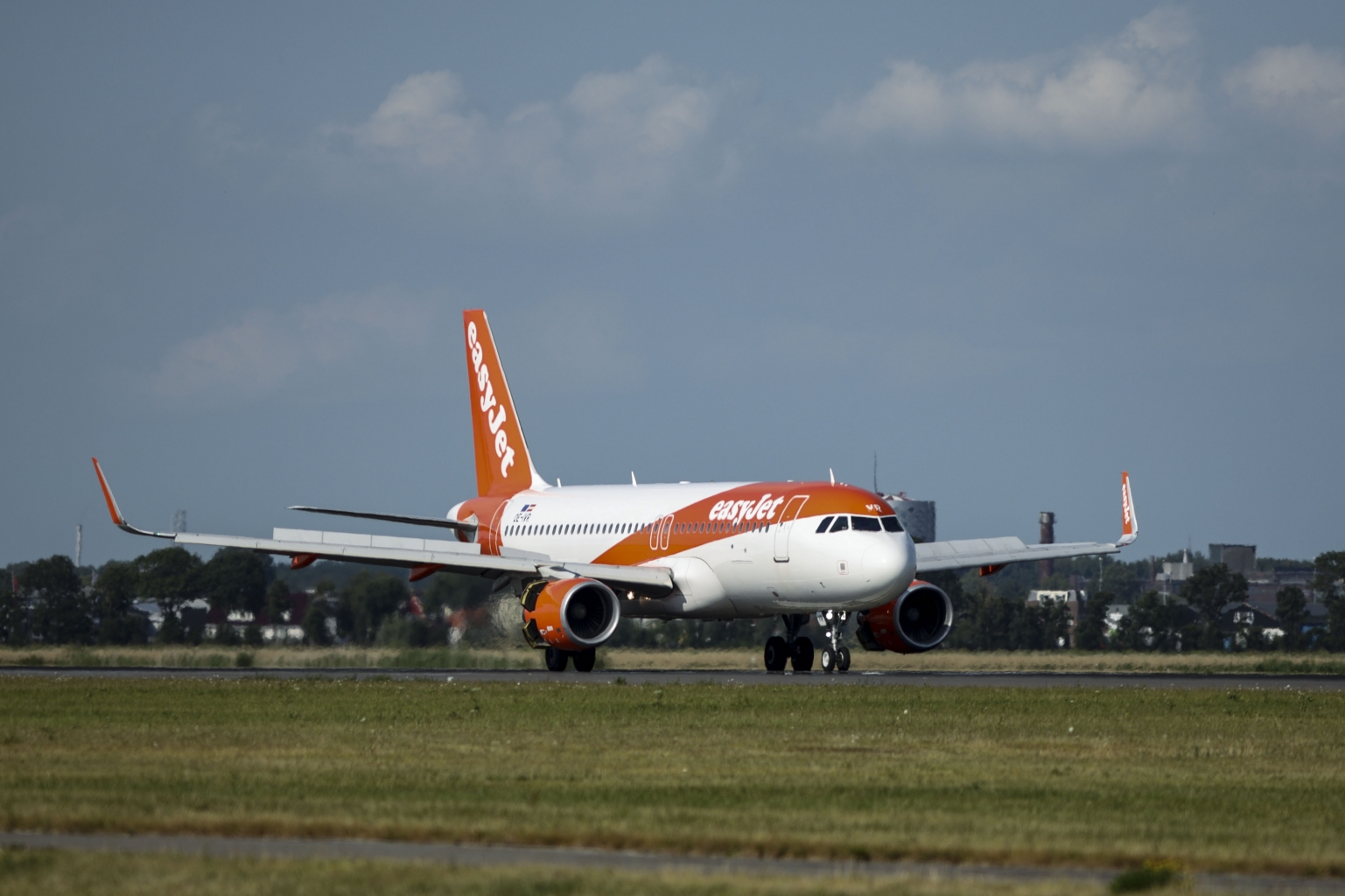 Preview EasyJet OE-IVR Airbus A320-214.jpg